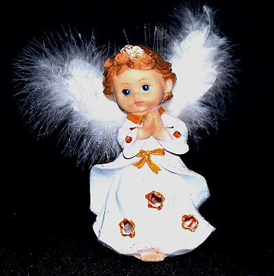 Коллекционирую куклы, статуэтки. Мой любимый ангелочек, которого мне подарили. Он просто прелесть ! Piratе