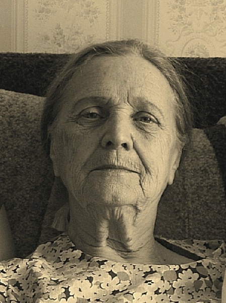 Моя бабушка, Елена Николаевна. 

Заслуженный учитель РСФСР. 

на фото ей 81 год. ЭЛЕН