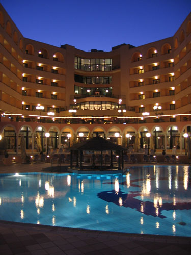 Мальта, отель Redisson SAS, главный бассейн, самый большой из 5. МалинКа