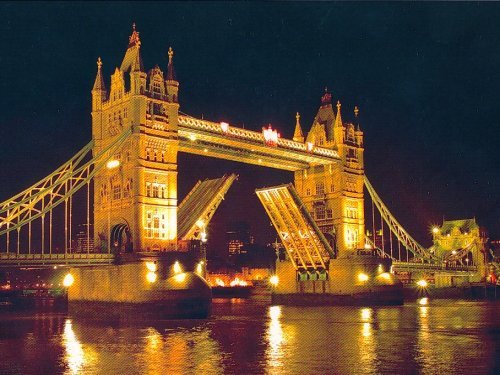 Тауэрский мост (англ. Tower Bridge) — разводной мост в центре Лондона над рекой Темзой, недалеко от Лондонского Тауэра.
http://en.wikipedia.org/wiki/Tower_Bridge

 K@terina