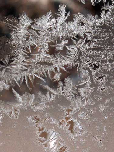 Мороз рисует на стекле узор недолговечный... Molniya