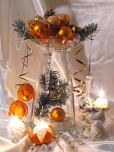 Новый год - это запах елки и мандаринов!.. Имхо, естественно! :) плюша