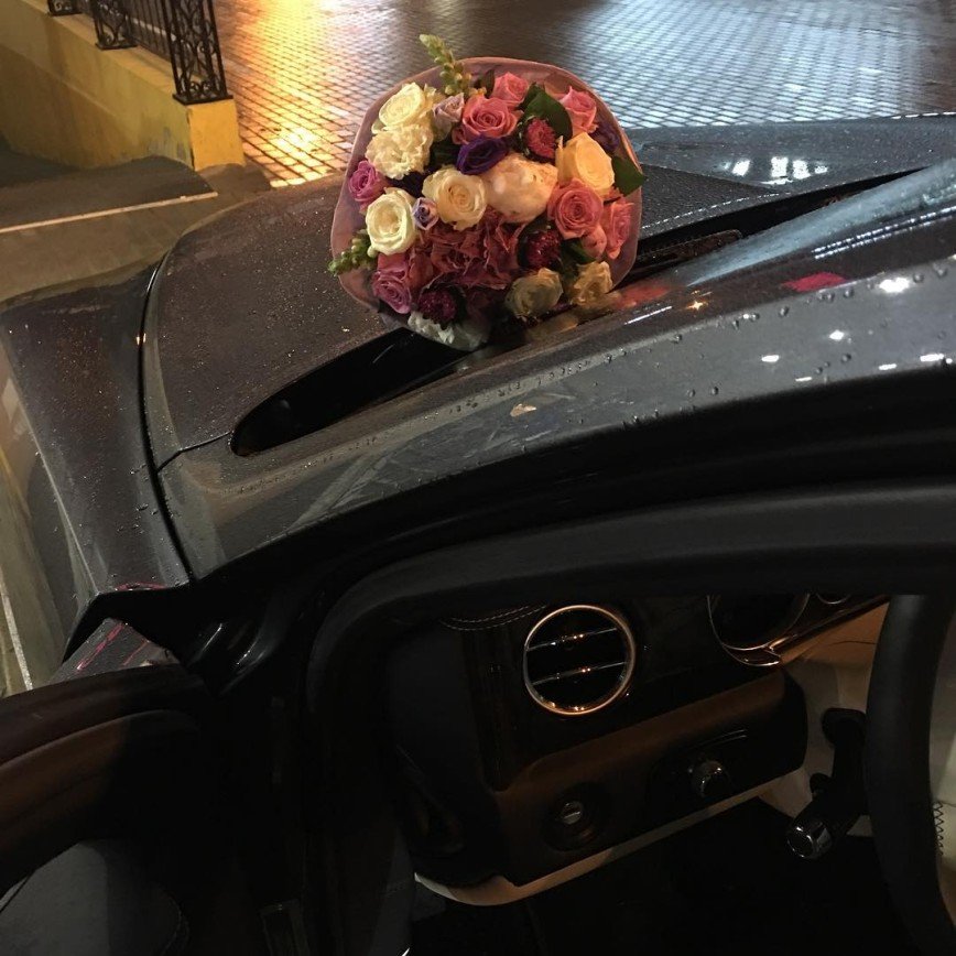 Цветы на машине фото ночью