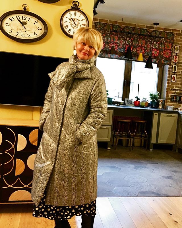 "Это спальный мешок": поклонники не разделяют восторг Юлии Меньшовой от нового пальто