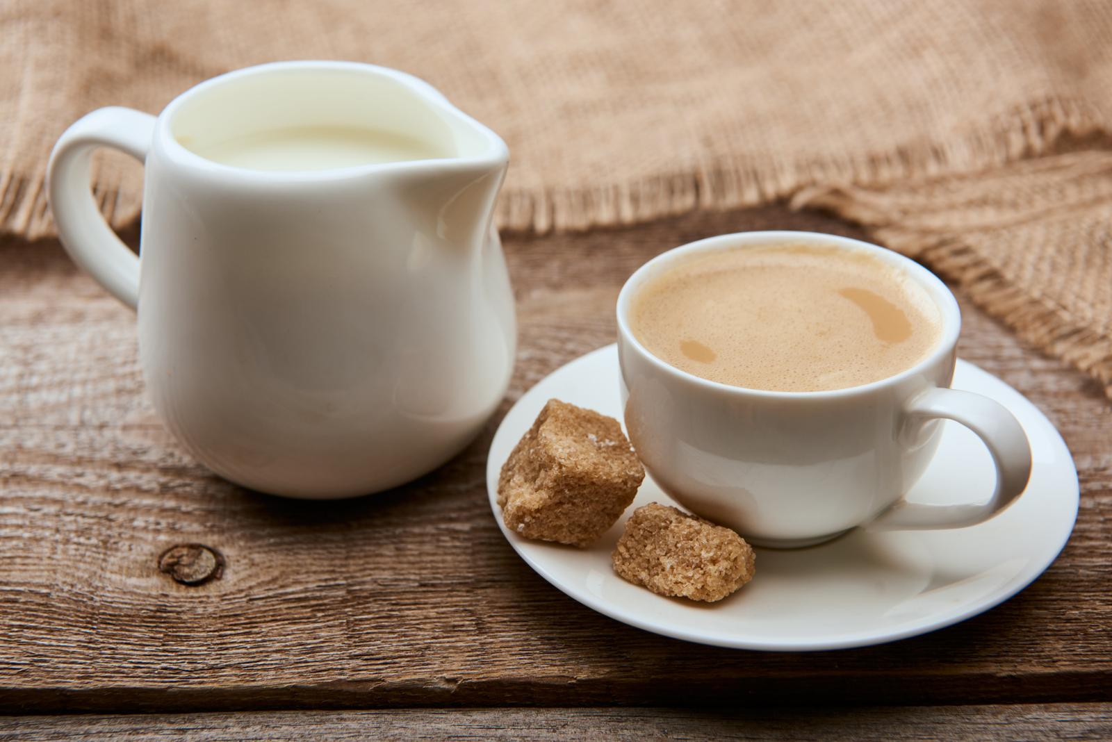 Необычный вкус любимого напитка: кофе с молоком и сыром