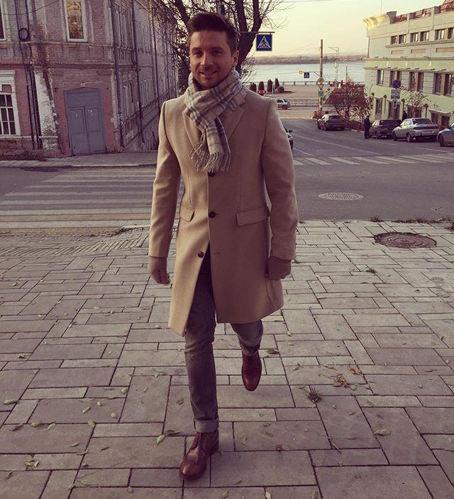 «Какой стильный мальчик!»: пальто Сергея Лазарева вызвало восторг 