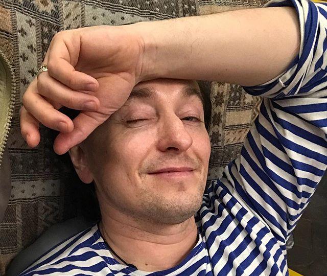 «Берегите себя!»: Сергей Безруков попал в небольшое ДТП во время рабочей поездки