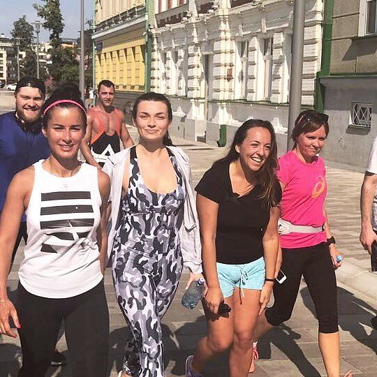 «Ненавижу бегать»: Тина Канделаки приняла участие в спортивной акции