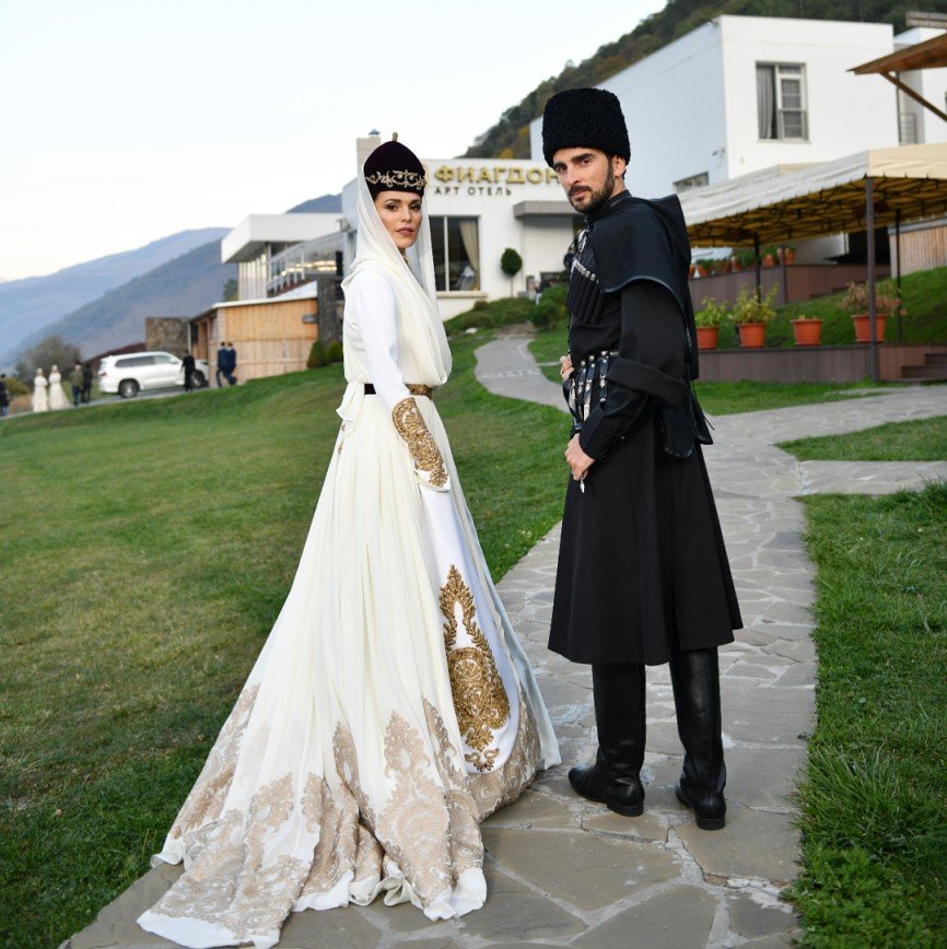 «Похож на кавказца»: Сати Казанова в роли традиционной невесты на Кавказе