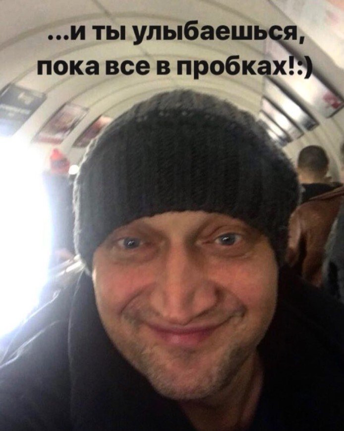 «Звезды не ездят в метро»: Гоша Куценко спустился в подземку