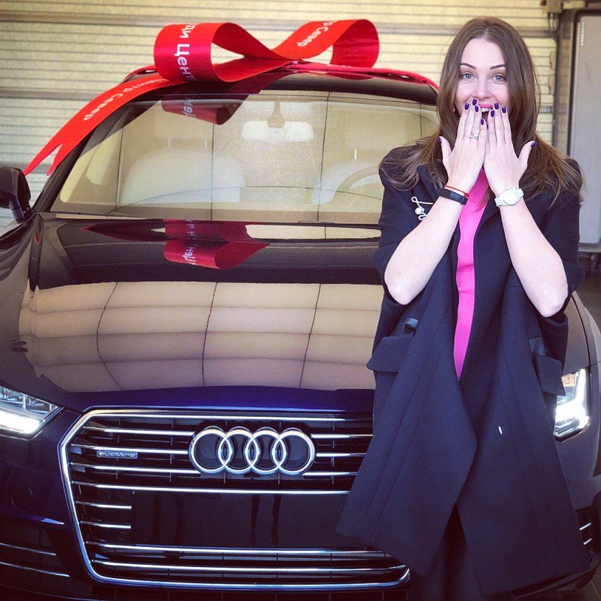 «Заслужила!»: муж подарил Полине Дибровой дорогой автомобиль