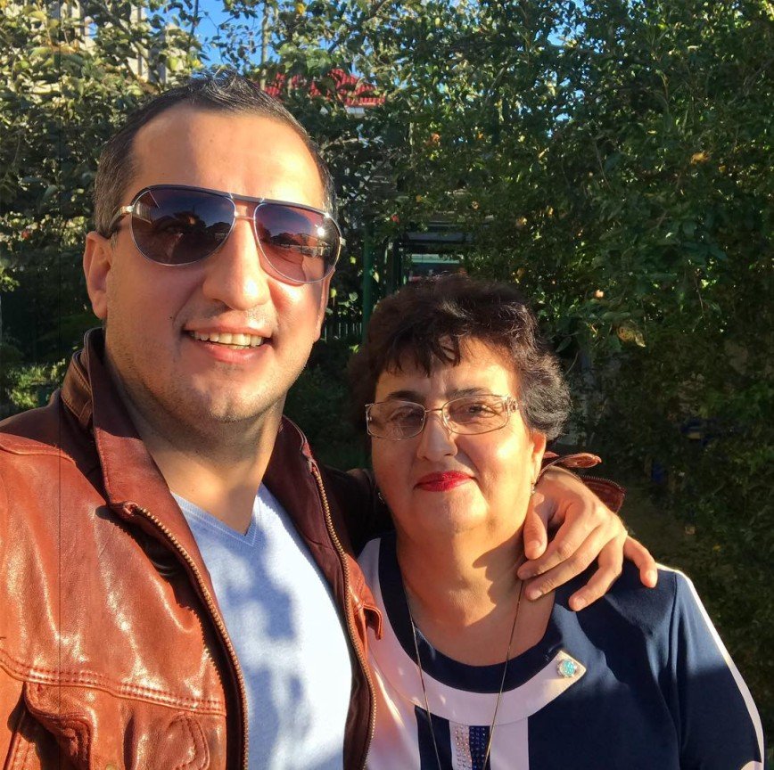 «Имя какое красивое»: Арарат Кещян показал фото с мамой