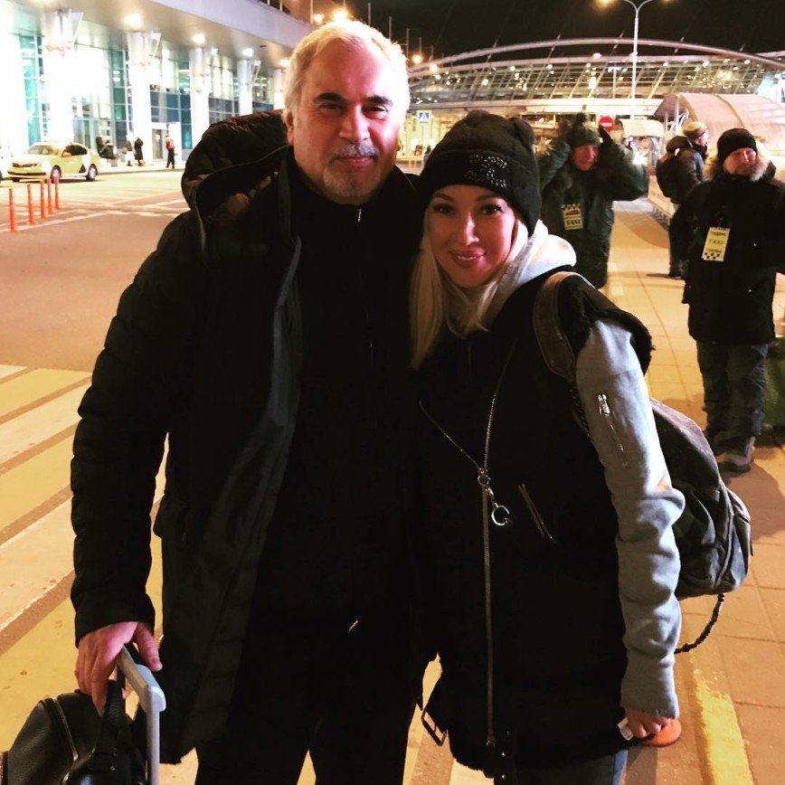 «Как отец и дочь»: Лера Кудрявцева и Валерий Меладзе встретились в аэропорту