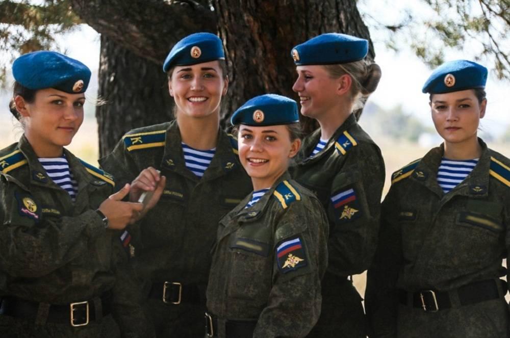 Женщины военные 