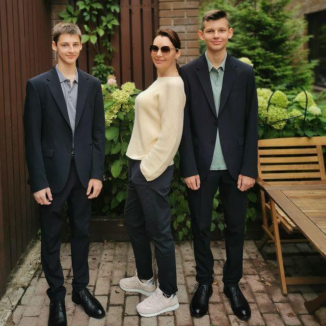 Наталья Антонова с сыновьями