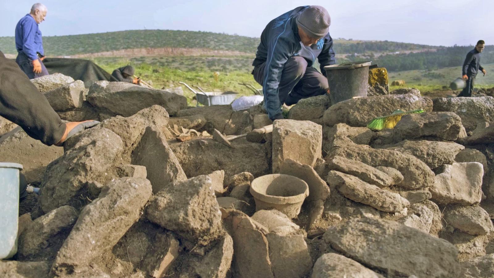 Раскопки поселения. Фотография Эмиля Аладжема, Управление древностей Израиля