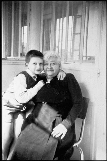 Жан-Поль Готье с бабушкой 