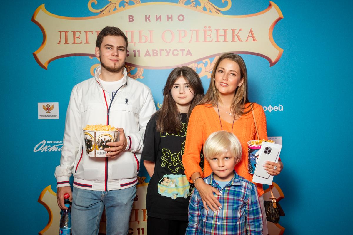 Анна Михайловская с детьми