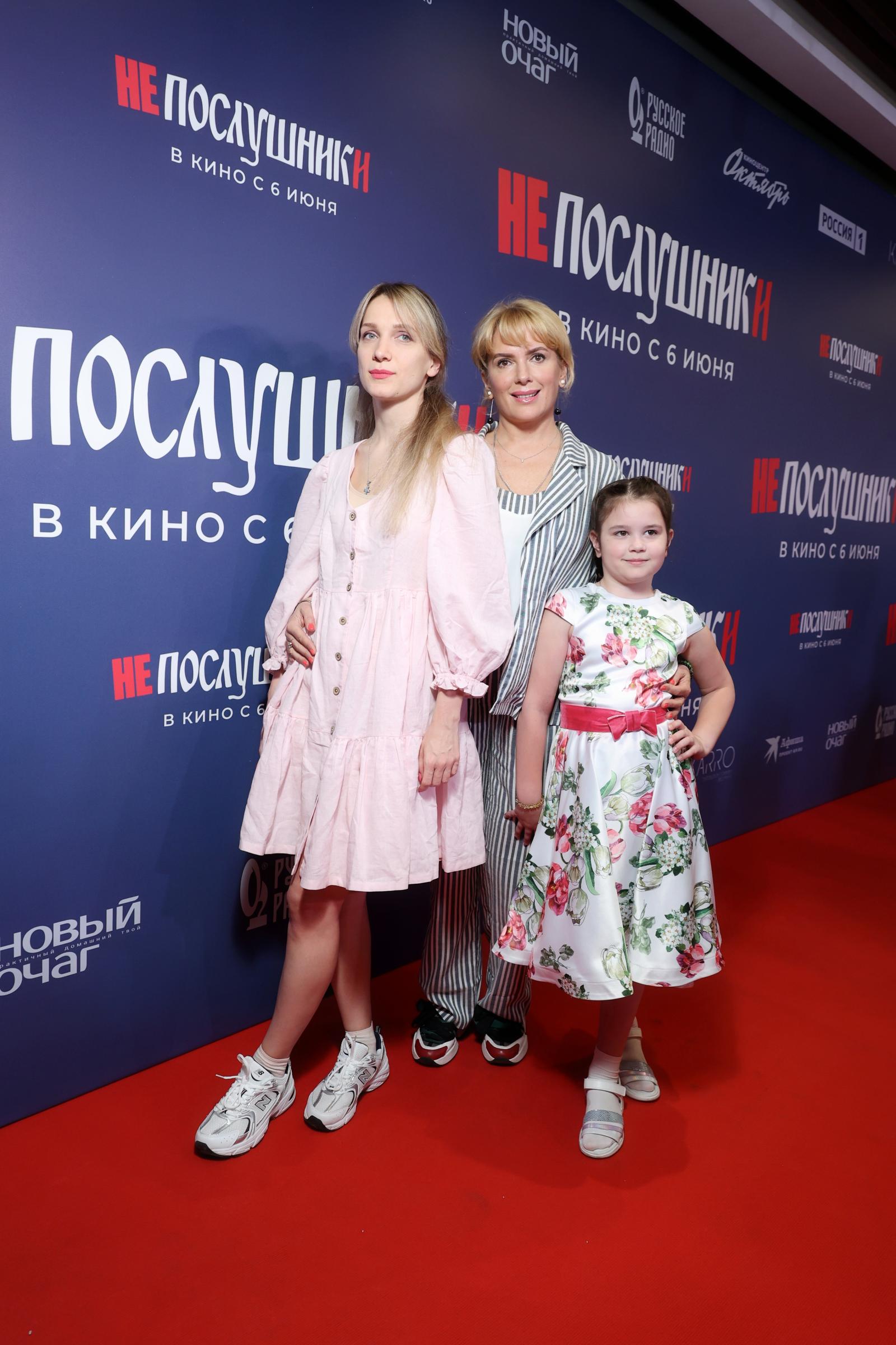 Мария Порошина с дочками