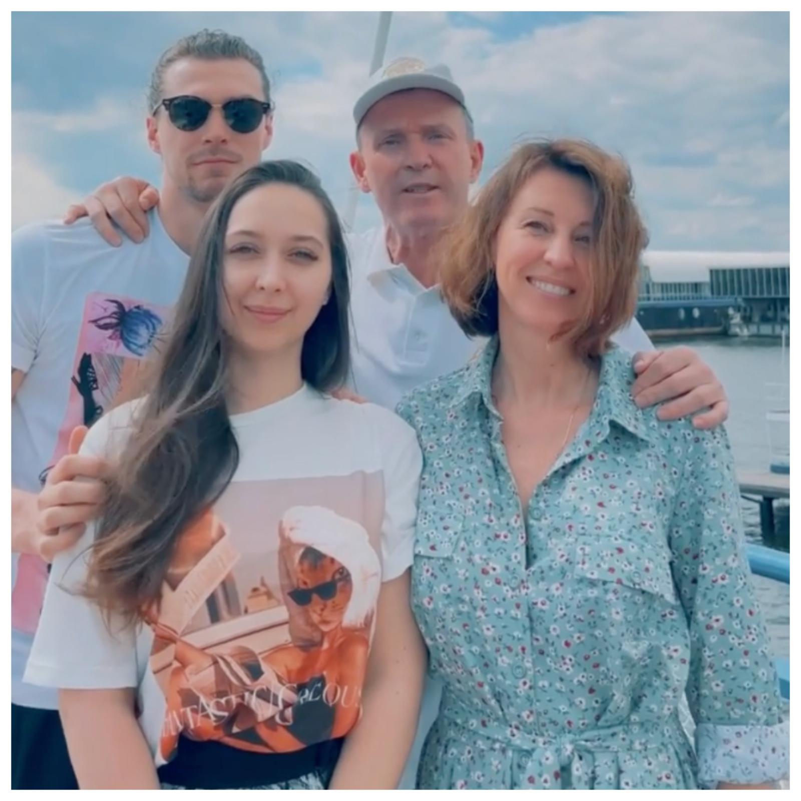 Виктор Рыбин и Наталья Сенчукова с сыном и будущей невесткой 