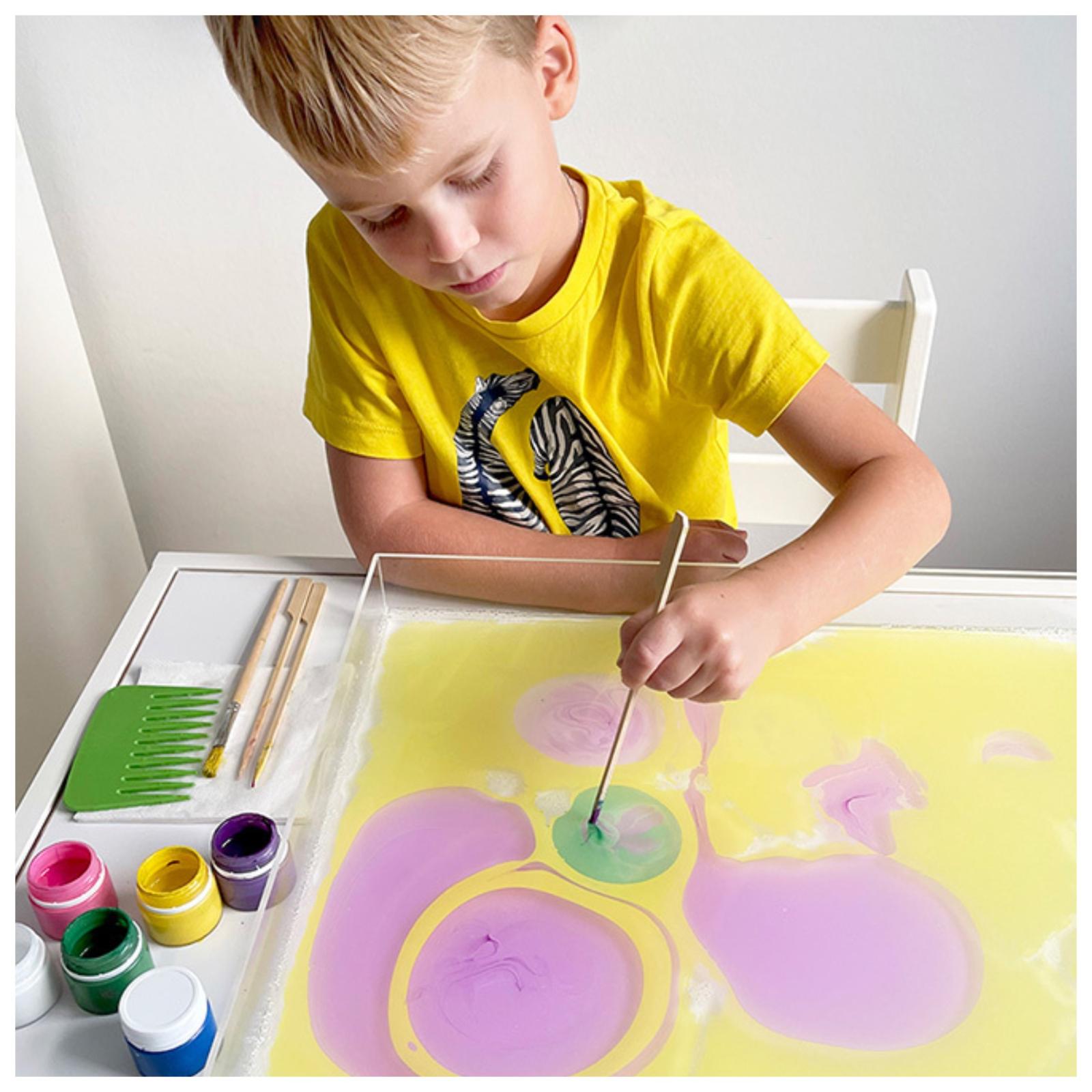Рисование на воде доступно всем детям, независимо от возраста и уровня художественных навыков