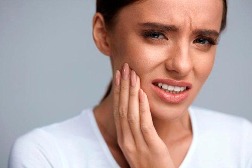 Когда из-за бруксизма стирается зуб, то он теряет высоту и анатомическую форму, что вызывает дефекты прикуса