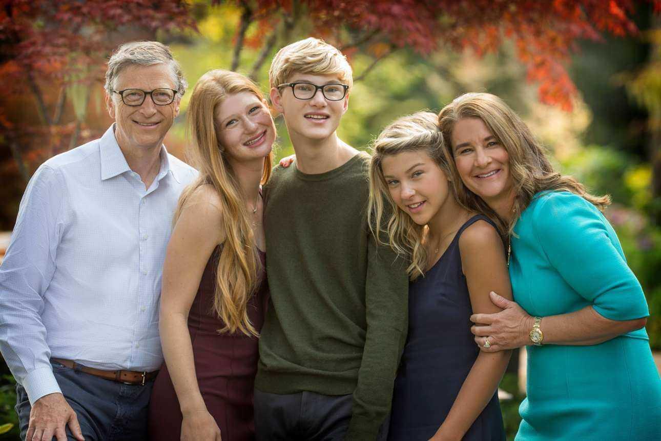 Билл и Мелинда Гейтсы с детьми
