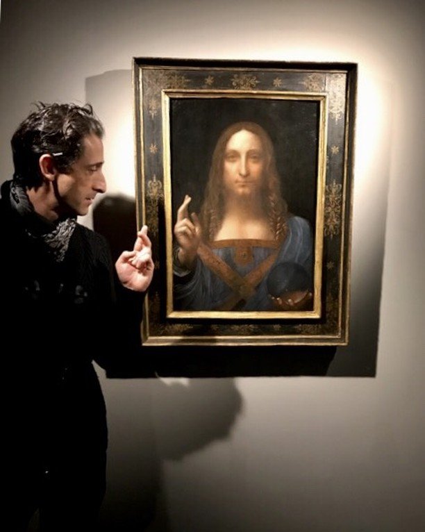 «Шедевр возле шедевра»: Эдриан Броуди у самой дорогой картины