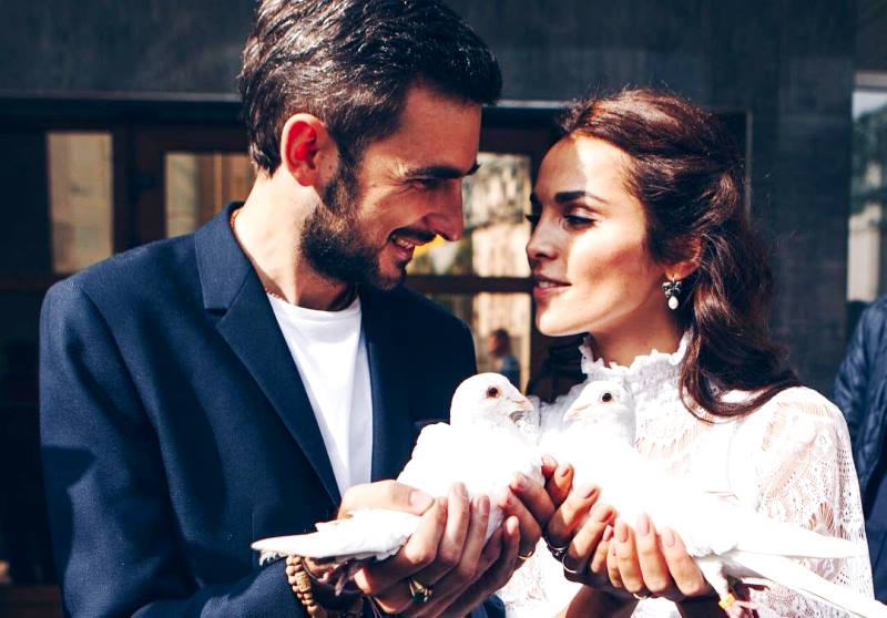«Таю, как мороженое»: Сати Казанова показала ролик со свадьбы в Италии