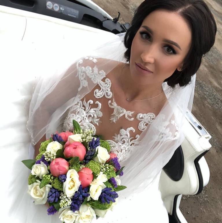 «Замуж собралась?»: Ольга Бузова заинтриговала снимком в свадебном платье