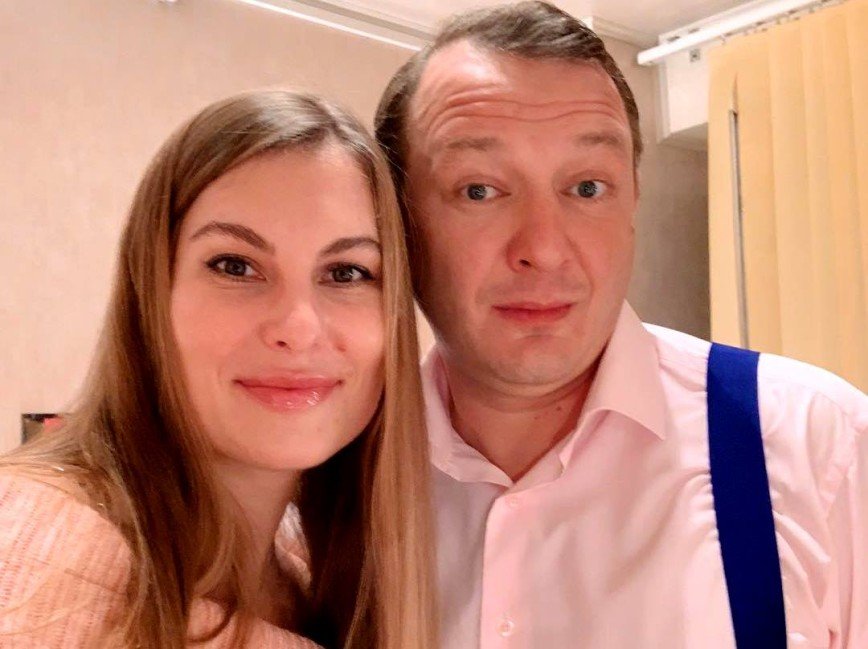 СМИ: Марат Башаров сломал нос жене Елизавете Шевырковой