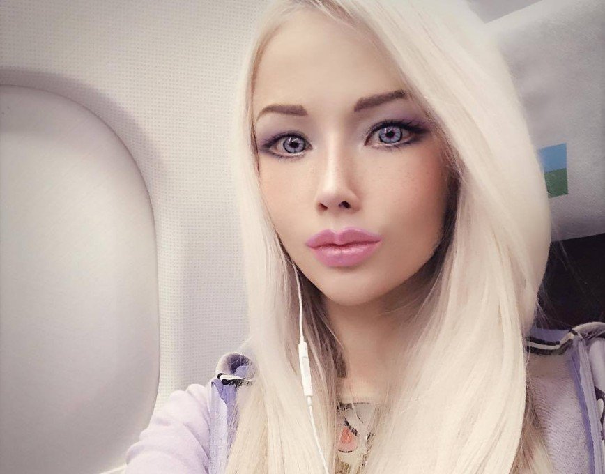 «Крашусь сама»: Валерия Лукьянова рассказала об уходе за волосами