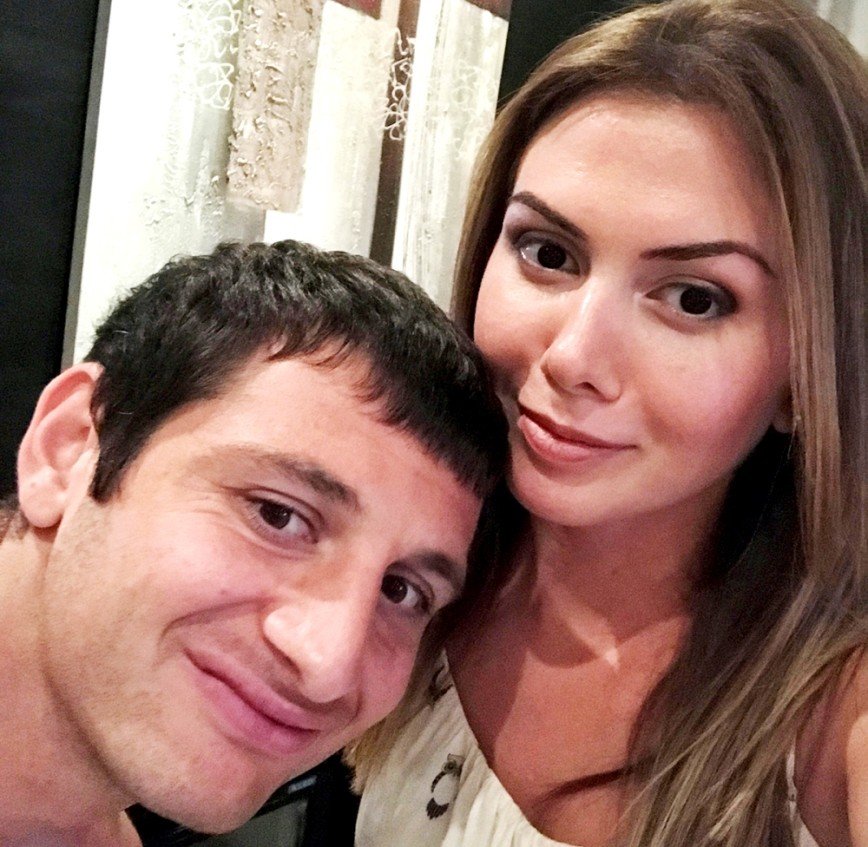 Счастливы вместе: футболист Алан Дзагоев опроверг развод с женой