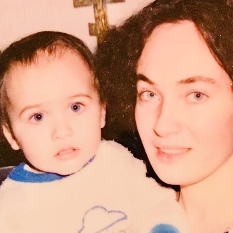 «Как вы похожи!»: Лариса Гузеева показала архивное фото с сыном