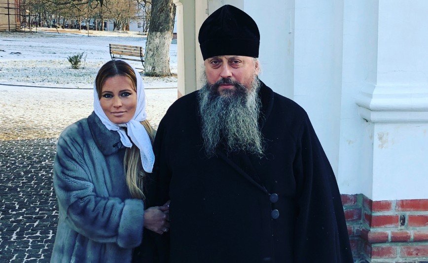 «Зачем такой вызывающий макияж?»: Дана Борисова посетила Рыльский монастырь