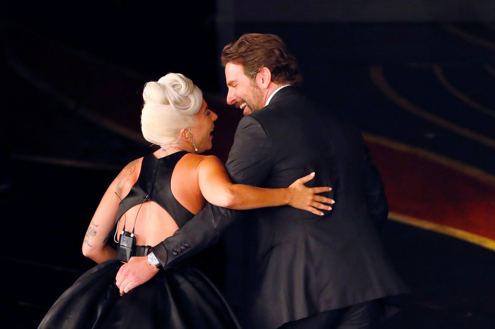 Леди Гага и Бредли Купер с песней Shallow на сцене «Оскара-2019»