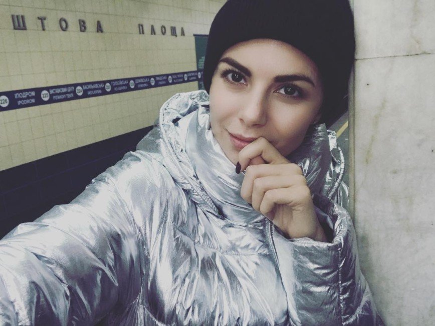 «Жизнь без Потапа – она такая»: поклонники шутят над Настей Каменских в метро