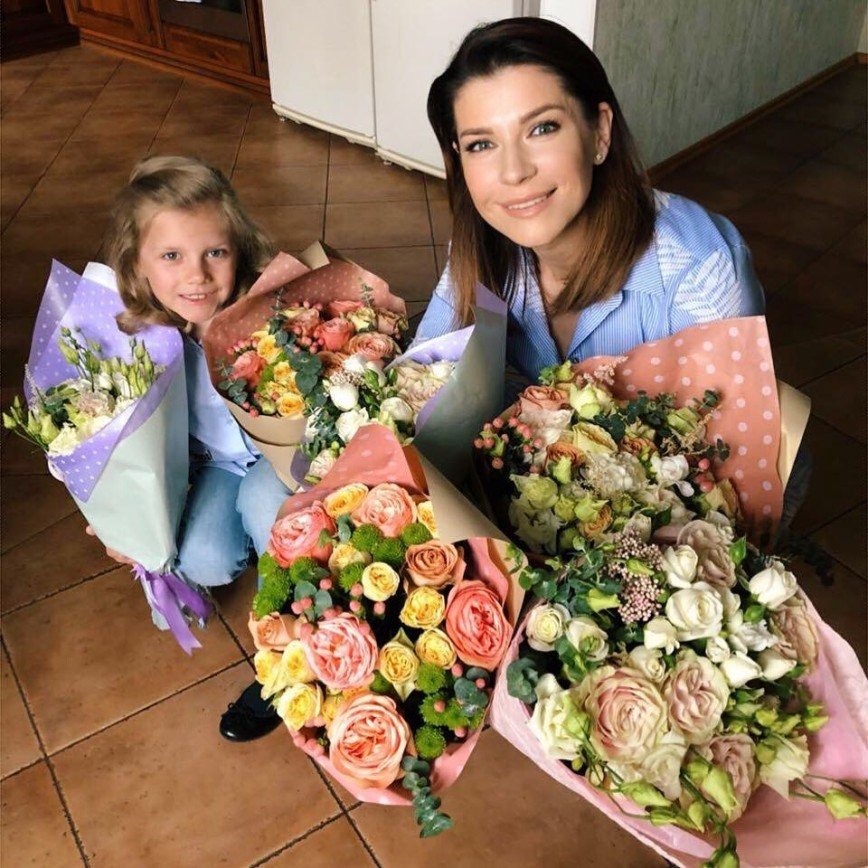 Дочь Екатерины Волковой потратила свои сбережения на цветы учителям