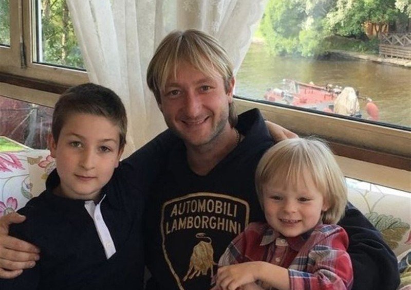 «Носатенькие в отца»: Плющенко озадачился похожестью сыновей 