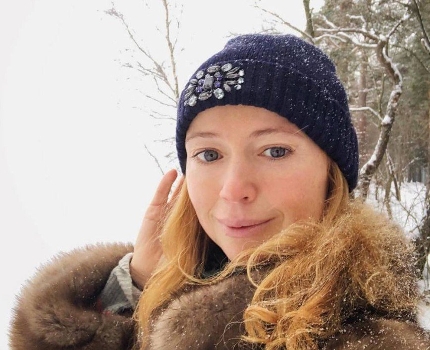 43-летняя Елена Захарова предстала без макияжа