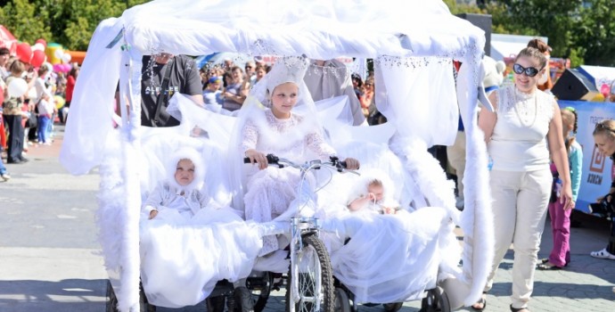 В Тюмени состоялся «Парад колясок»