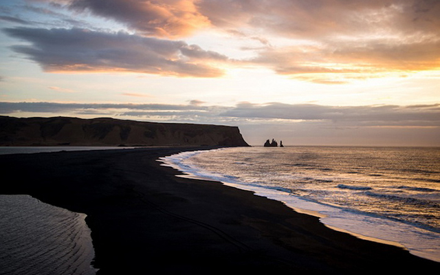 Пляж Вик  - самое загадочное место в Исландии
