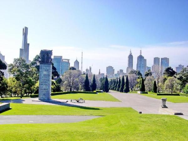 Мельбурн (Олимпийские игры 1956 года) - Ceremonial Avenue http://en.wikipedia.org/wiki/Shrine_of_Remembrance Len_ta