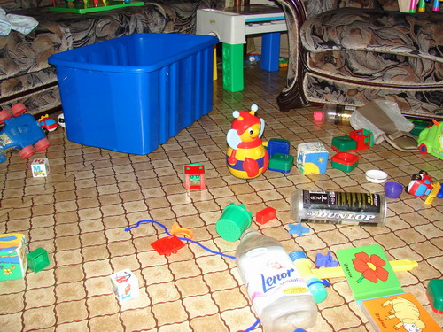 Детство - это конечно же игрушки, разбросанные по квартире Guzya