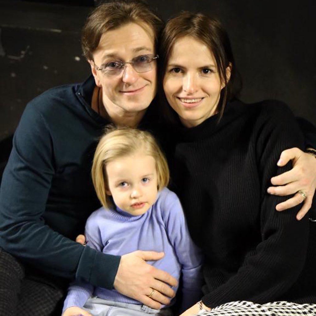 Сергей Безруков с женой и дочерью