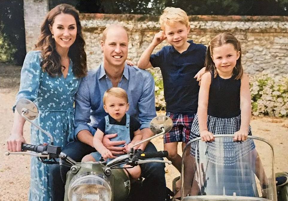 Не королевский рацион для принца: Кейт Миддлтон с семьей застали за поеданием фастфуда