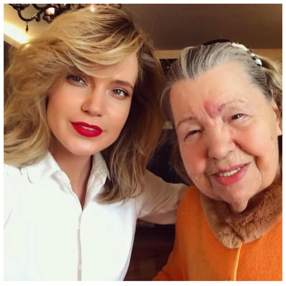 Глюкоза поделилась трогательным фото с бабушкой в честь Дня Победы