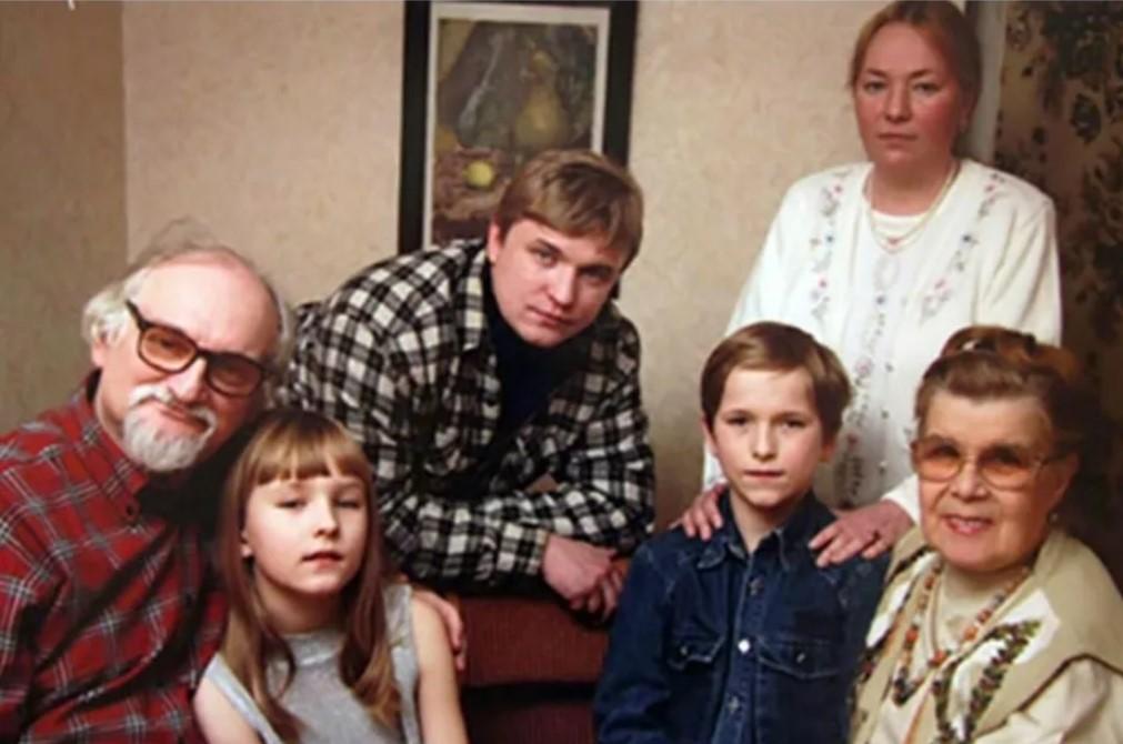 Геннадий Гладков с семьей