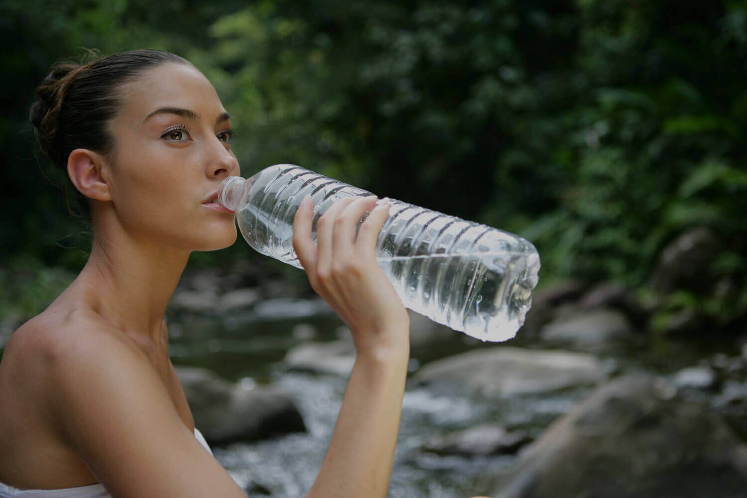 Вода бывает лишней: диетолог оспорил пользу 2 литров жидкости в день