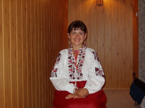 Украинский костюм.
Блузка и юбка. ЖАСМИН